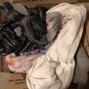 $8 BUNDLE OF SCARFS (10+ VARIOUS STYLES & COLORS)